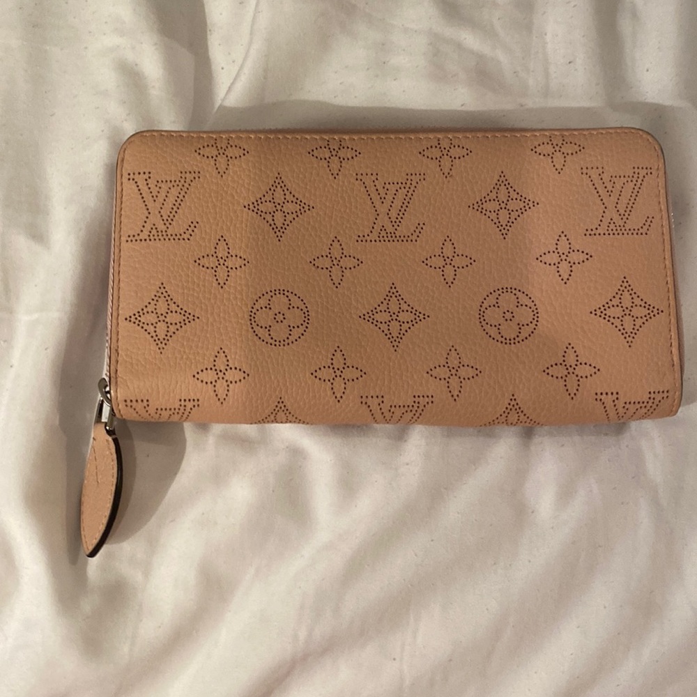Louis Vuitton zippy wallet magnolia